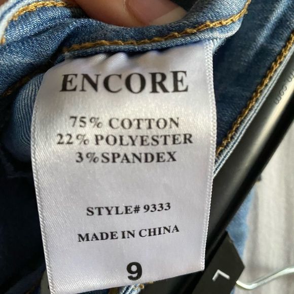 Encore $ size 9 jeans - Picture 3 of 4